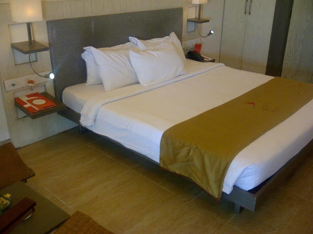Hotel Jawahar Ulhāsnagar Buitenkant foto